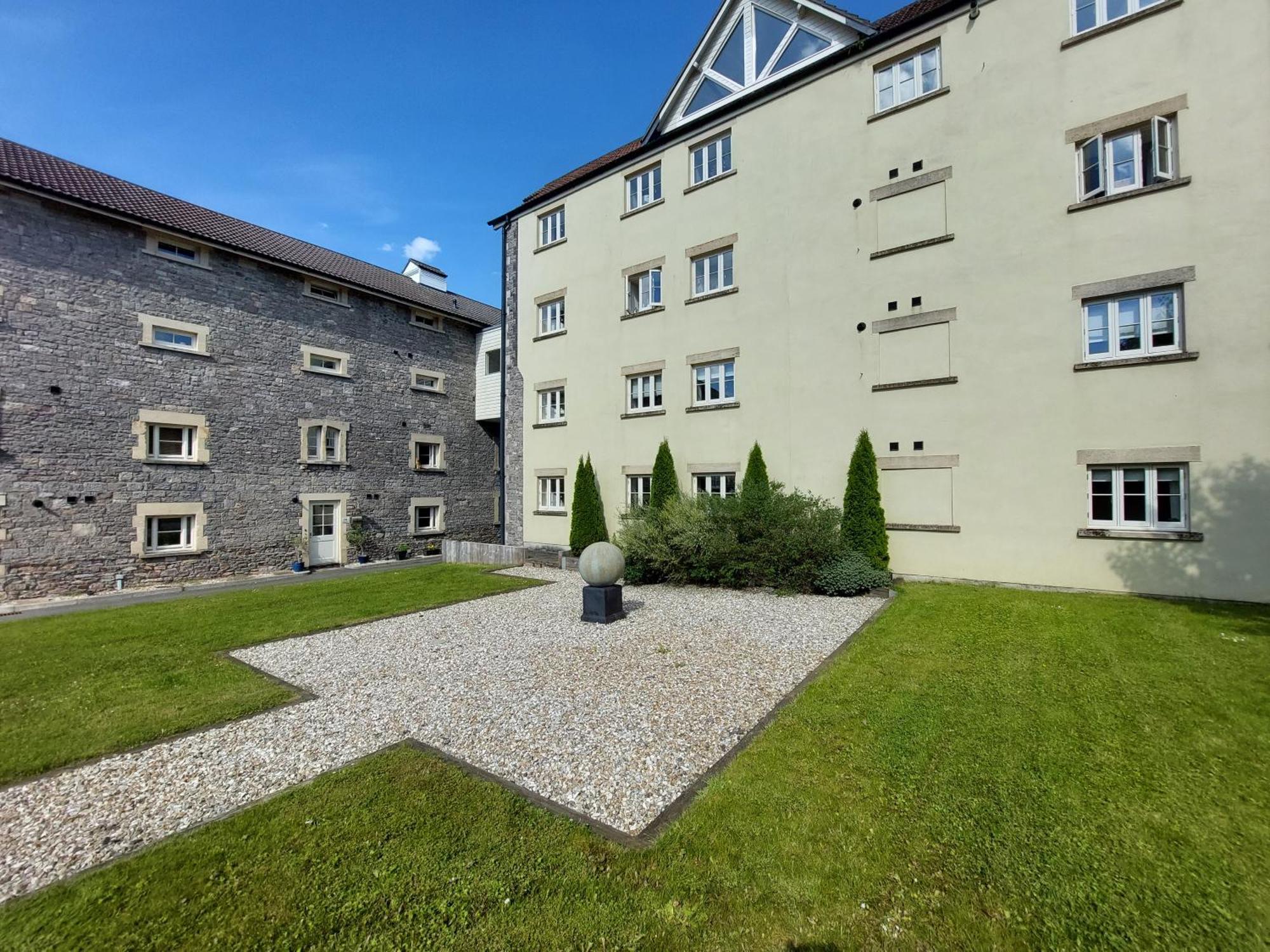 Old Brewery Home With Pool And Gym Access Oakhill Kültér fotó