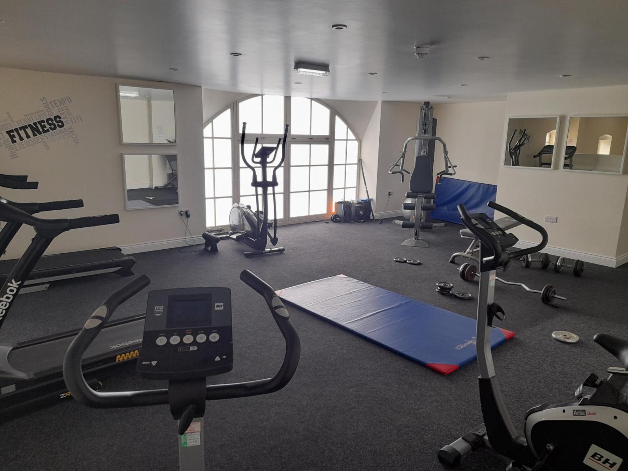 Old Brewery Home With Pool And Gym Access Oakhill Kültér fotó